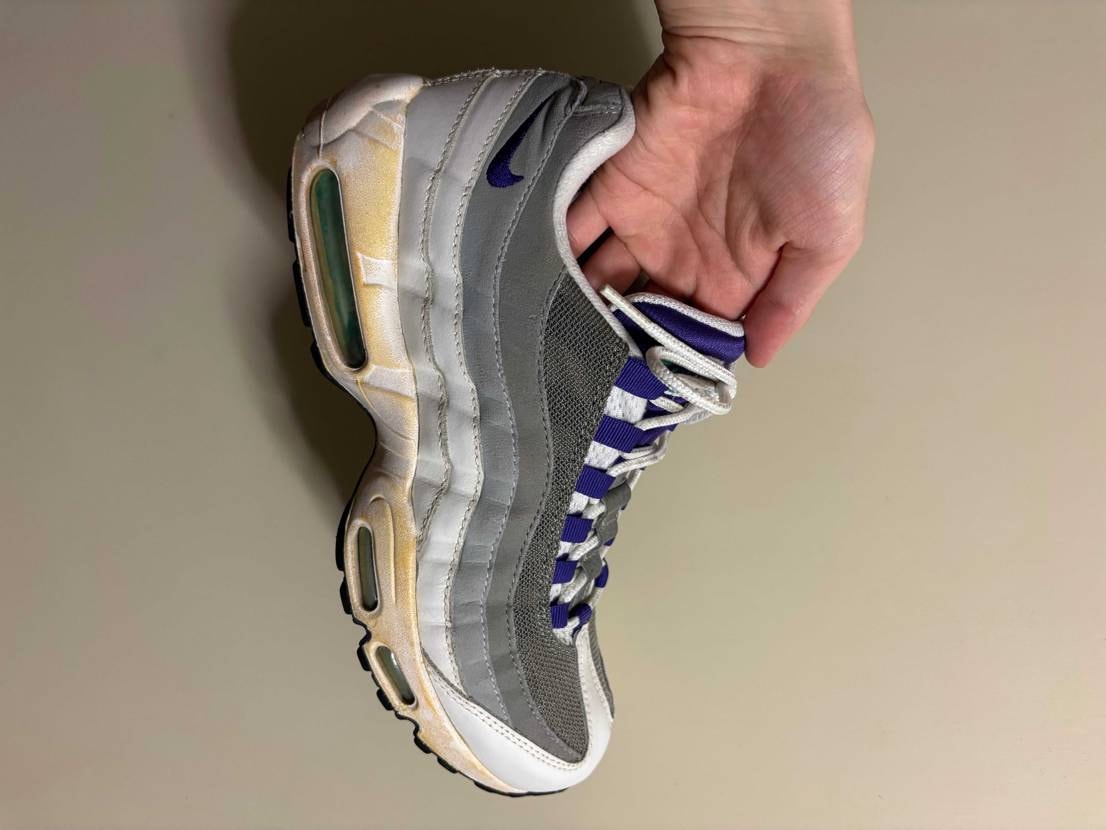 このソールを白く戻したいんですけど、なにかスニーカー用の塗料とかってあるんでしょ