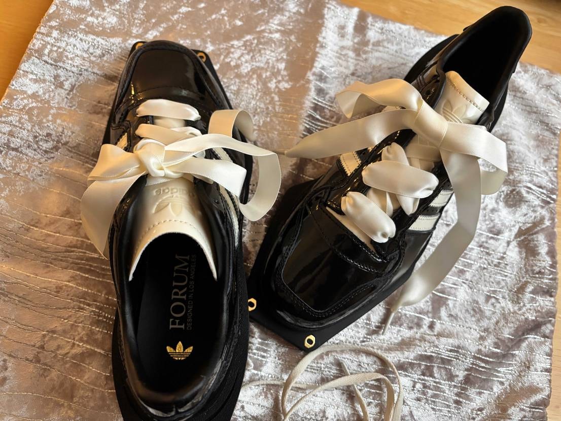 シューレース変えました

白ではなくアイボリーにしました