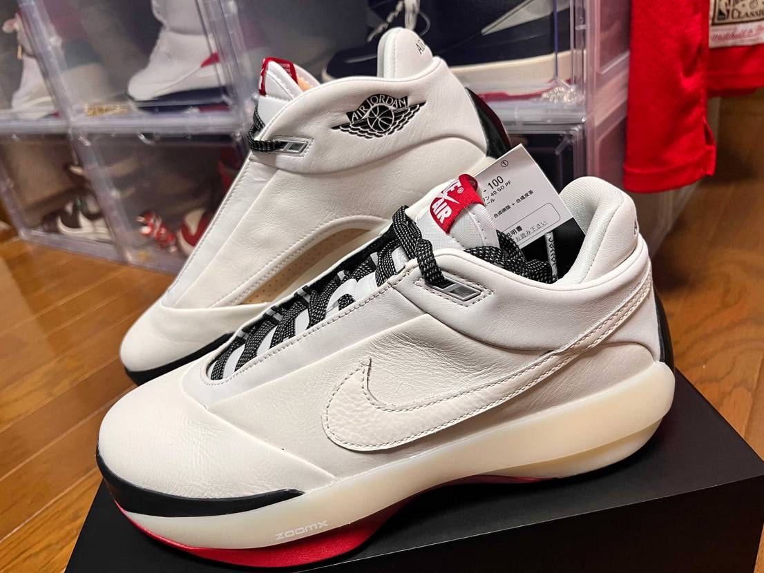 先程、オンライン購入品が到着しました！
やはり化繊と比較してレザーアッパーはク