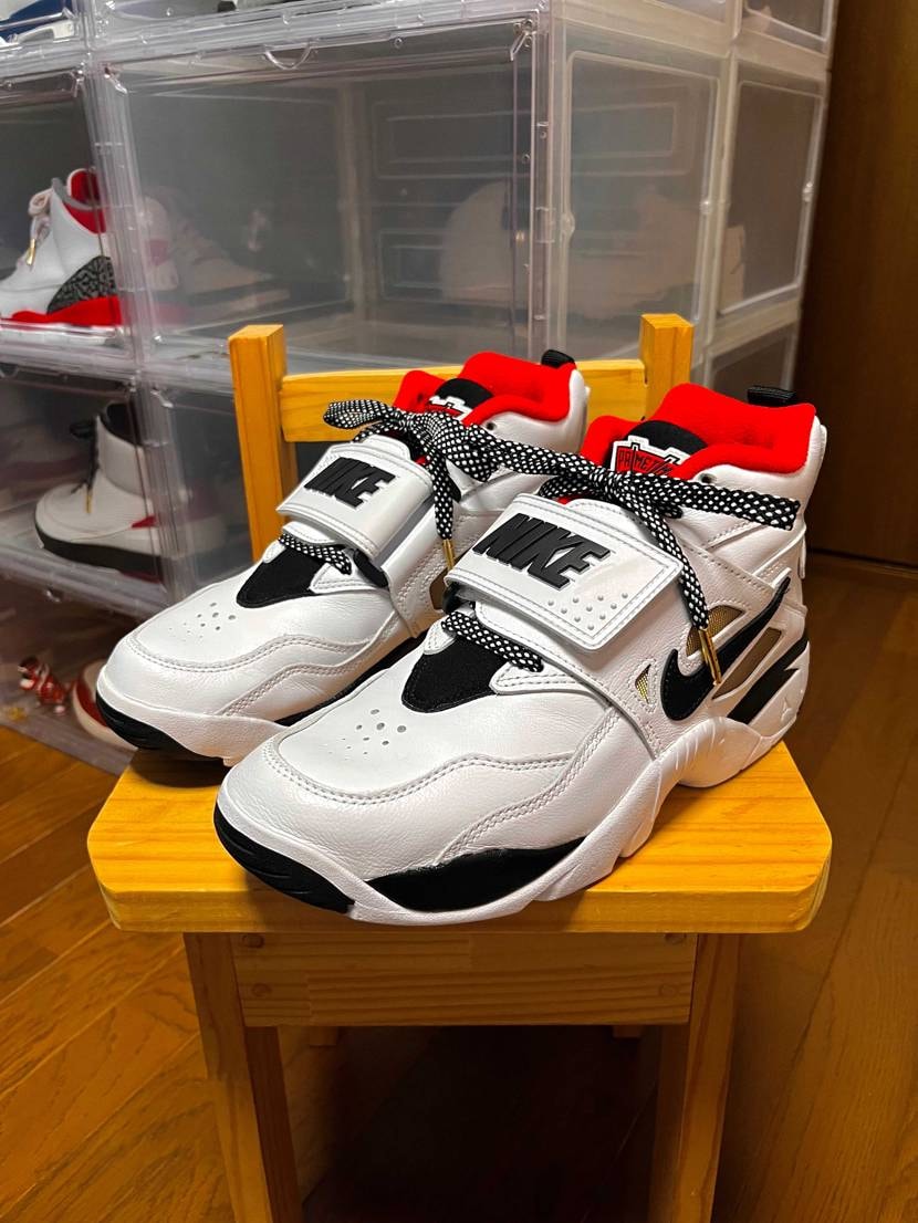 前回のAir DT Max に続いて、サンダース氏のファース