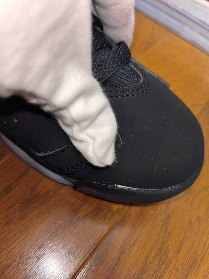 実は先月にatmosさんにて当選したセールスマンくんが不良品でして…リーク時から