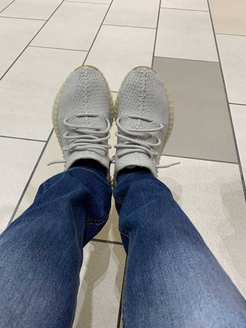 今日のスニーカーです！

久々のyeezyだけどやっぱ履き心地は自分的に最高