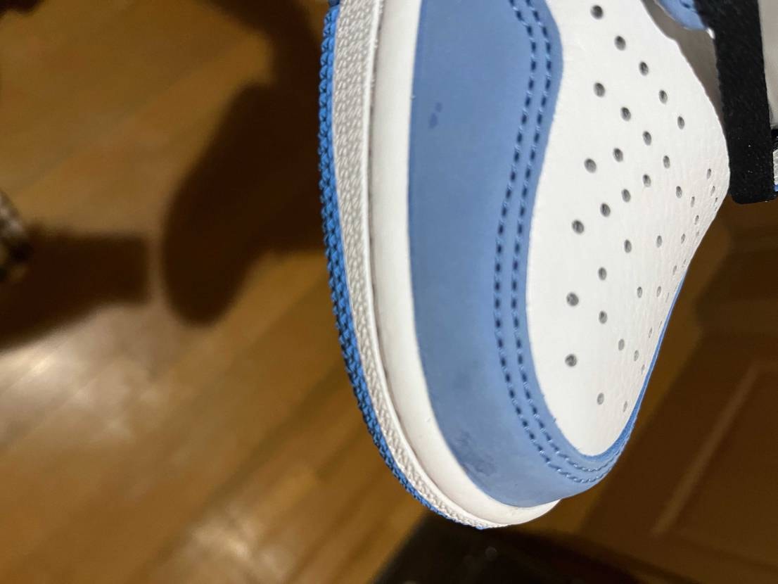 新品購入したユニバーシティブルーですが、
みなさんこれなら許容範囲内ですか?