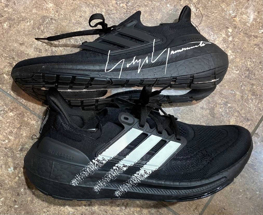 adidas ２年ぶりに購入したなぁ　左右非対称のデザインが好きで購入してしまっ