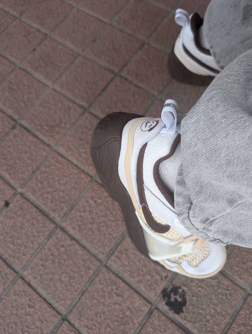 ボチボチいいすね
Travis Scott × Nike Zoom Field