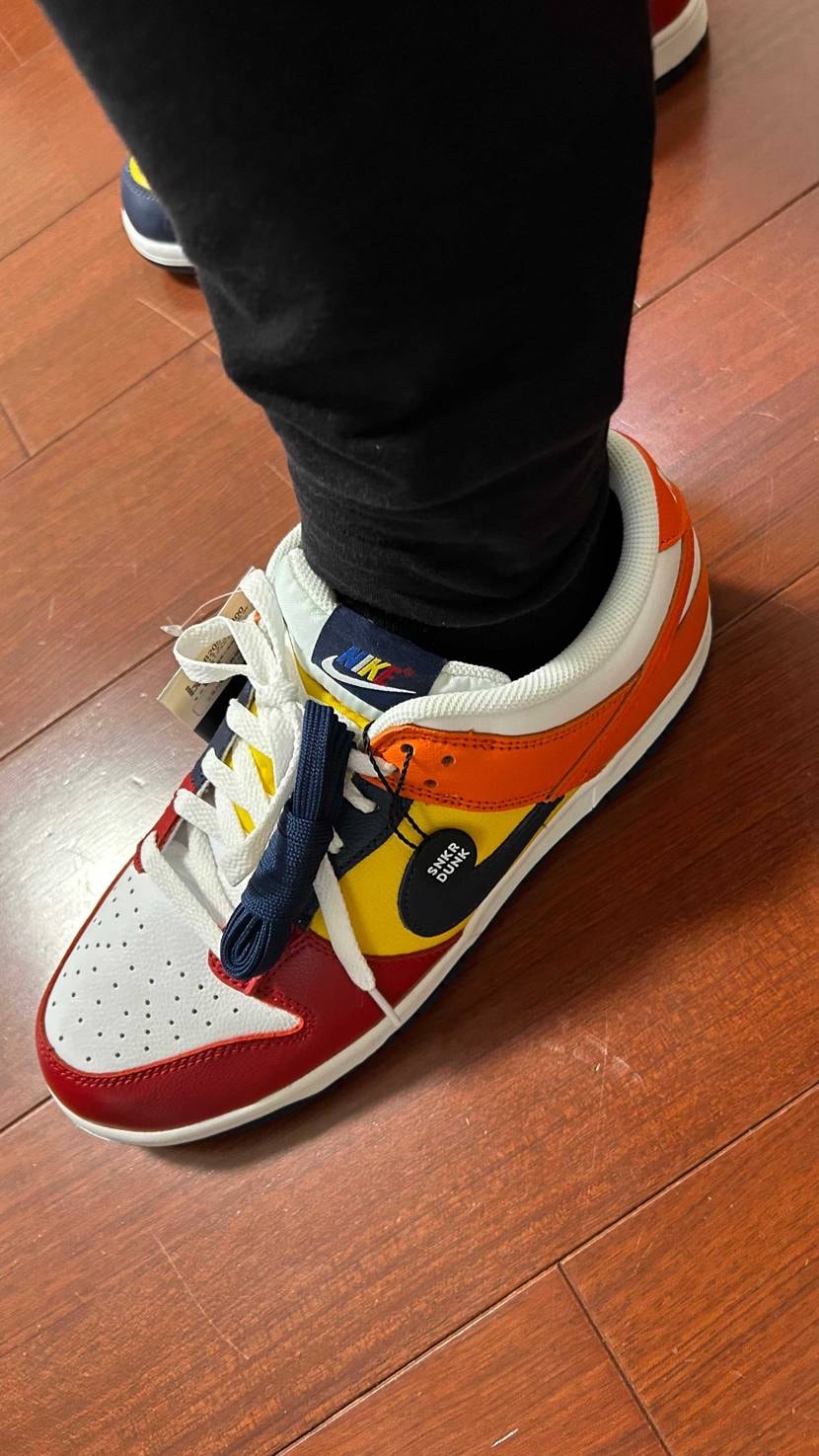 ついに下ろした！👟✨
左右非対称のマルチカラーがたまらん。