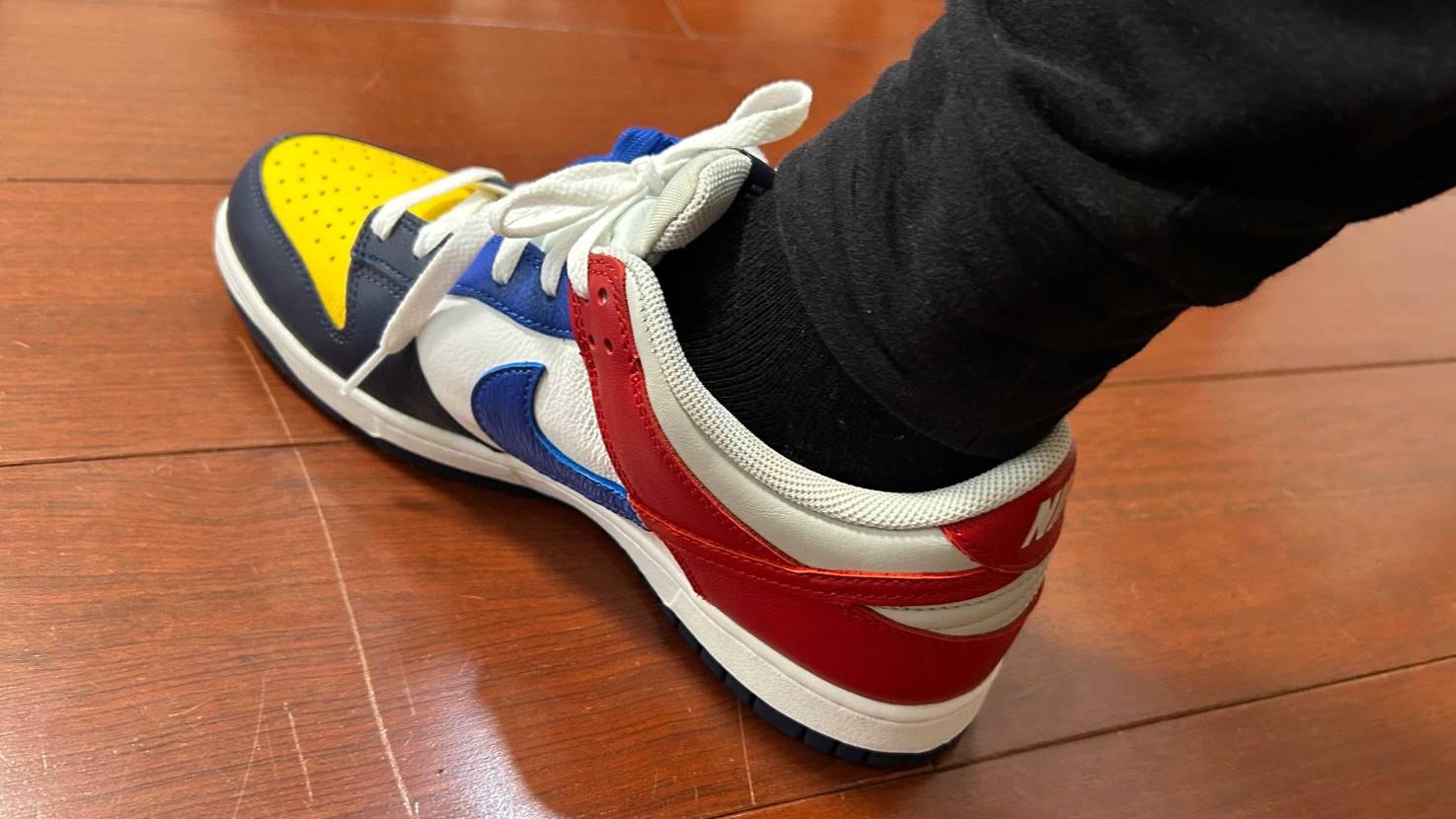 ついに下ろした！👟✨
左右非対称のマルチカラーがたまらん。