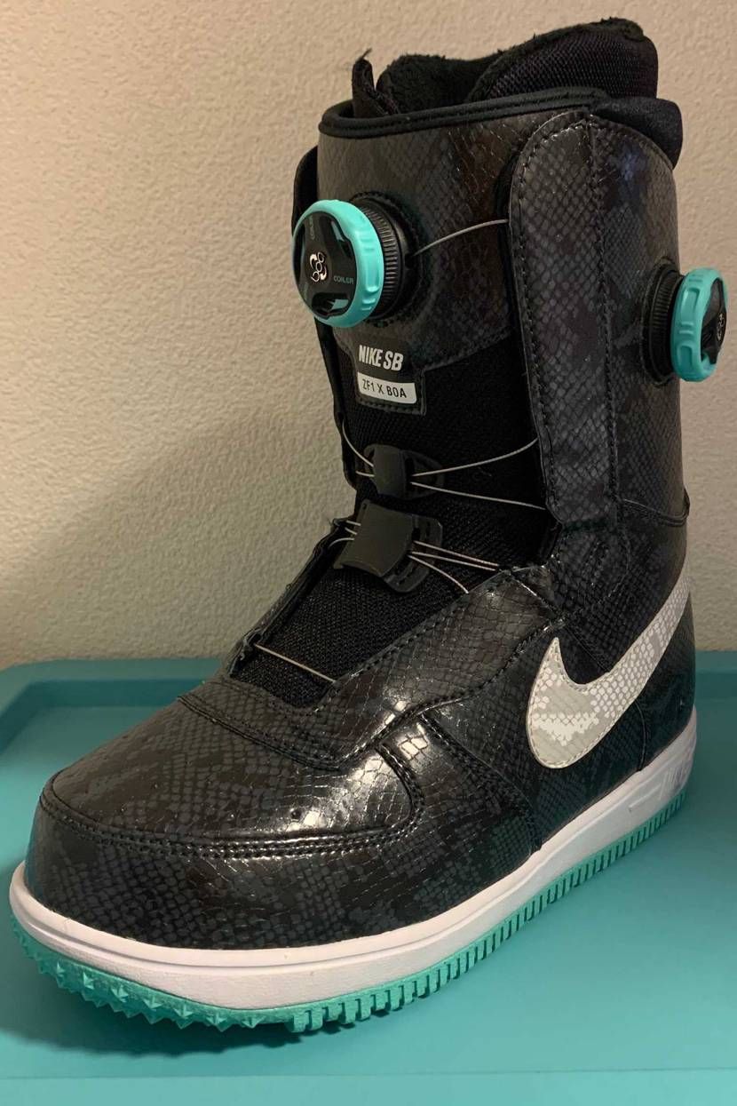 スニーカー全然関係ないけどww
お掃除してたらスノボのブーツ出てきた☺️
今