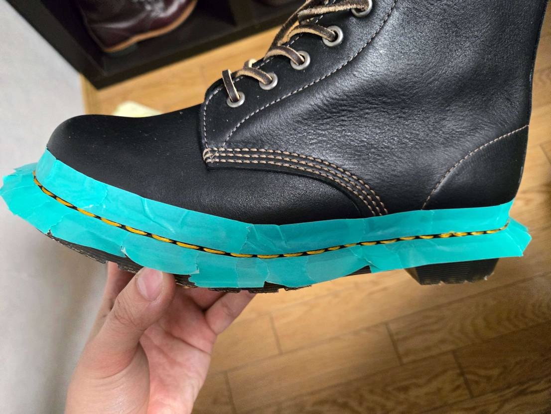 マーチンのスムースレザーは固くて皺が目立つのが苦手なので、こ