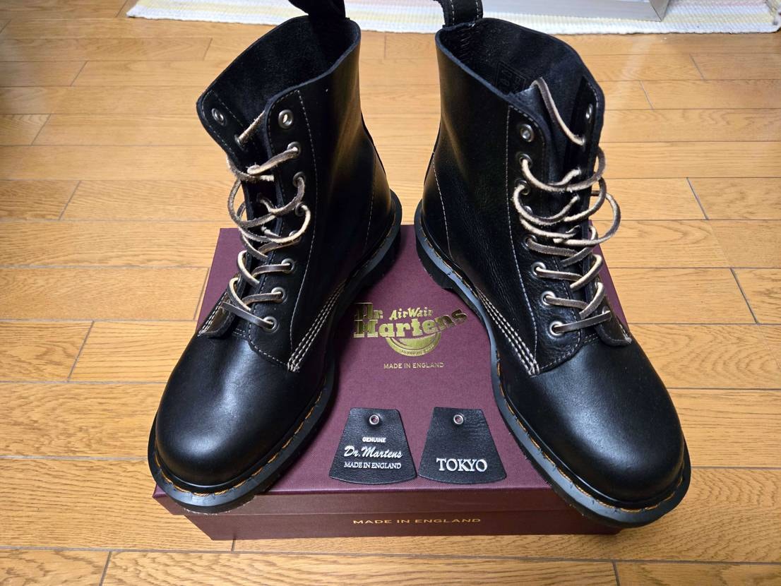 マーチンのスムースレザーは固くて皺が目立つのが苦手なので、こ