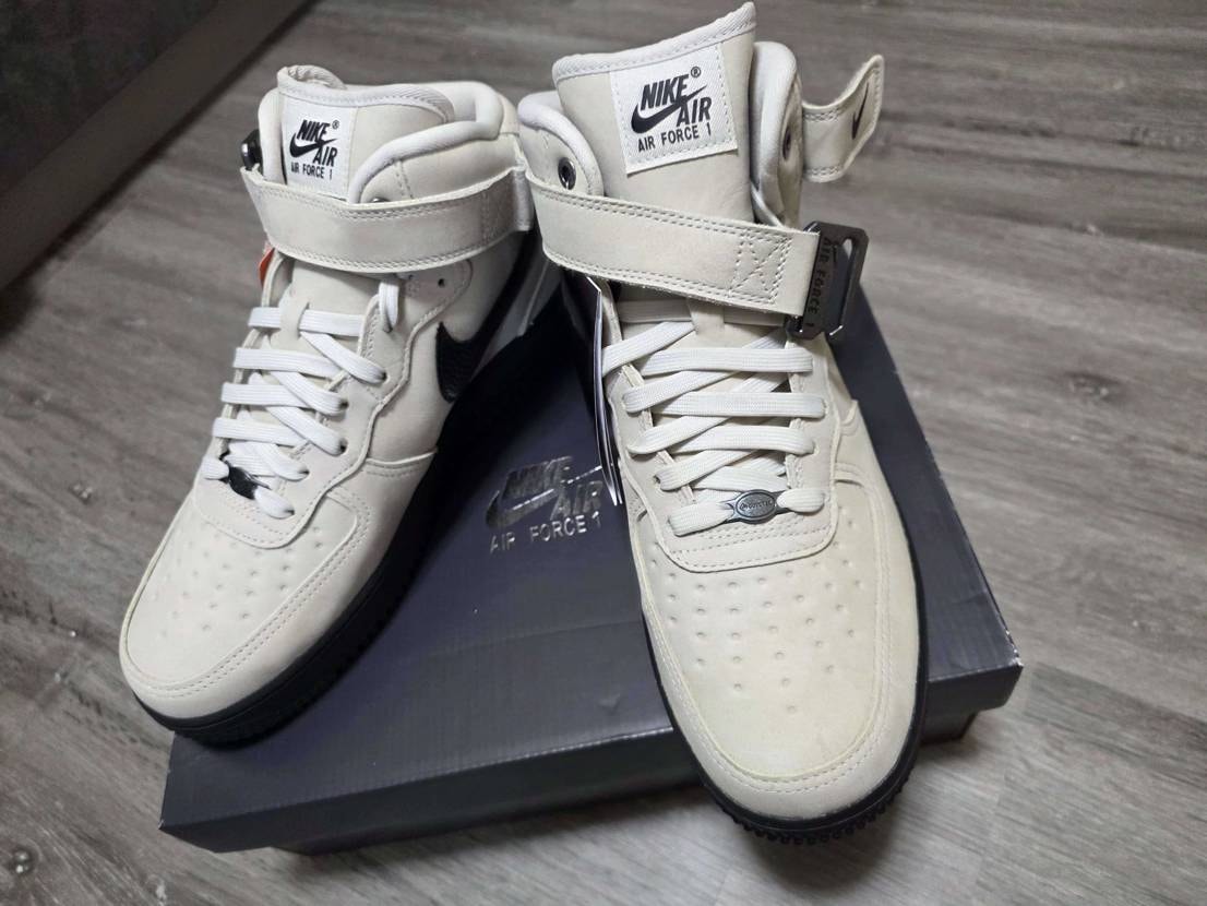 Nike Air Force 1 Mid GORE-TEX
"Summit W