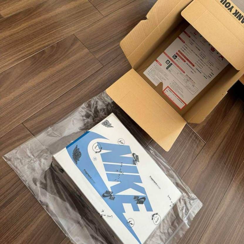 サイズ ：26.5cm
新品欄最安値の249000で出品し