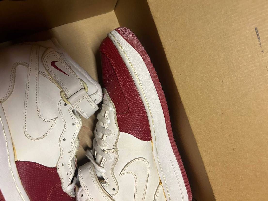Air Force 1 MID VARSITY RED/WHITE この靴はスニ
