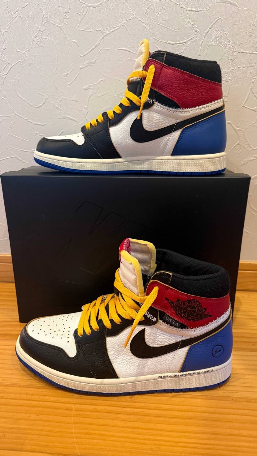 SNKRSから到着😆
シューレースはやっぱり黄色っしょ👍