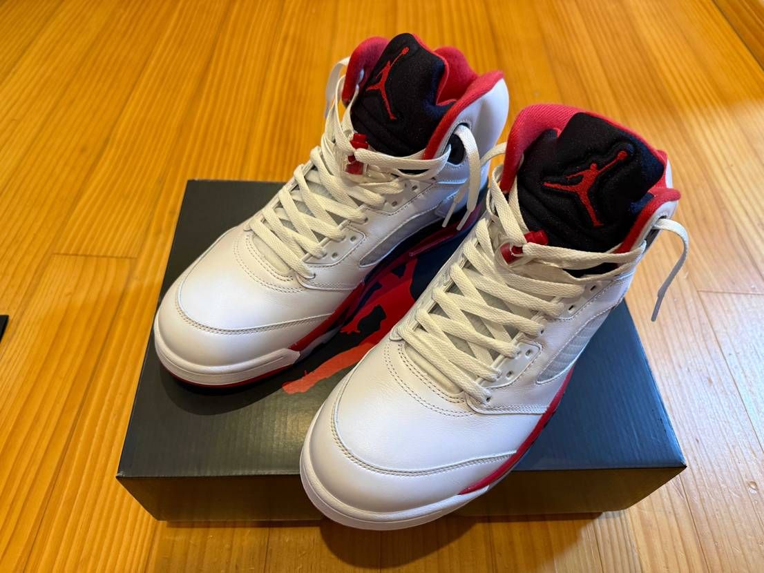 せっかくのAJ5なので、シューレースストッパーの活かし方に悩み、悩みに悩んだ結果