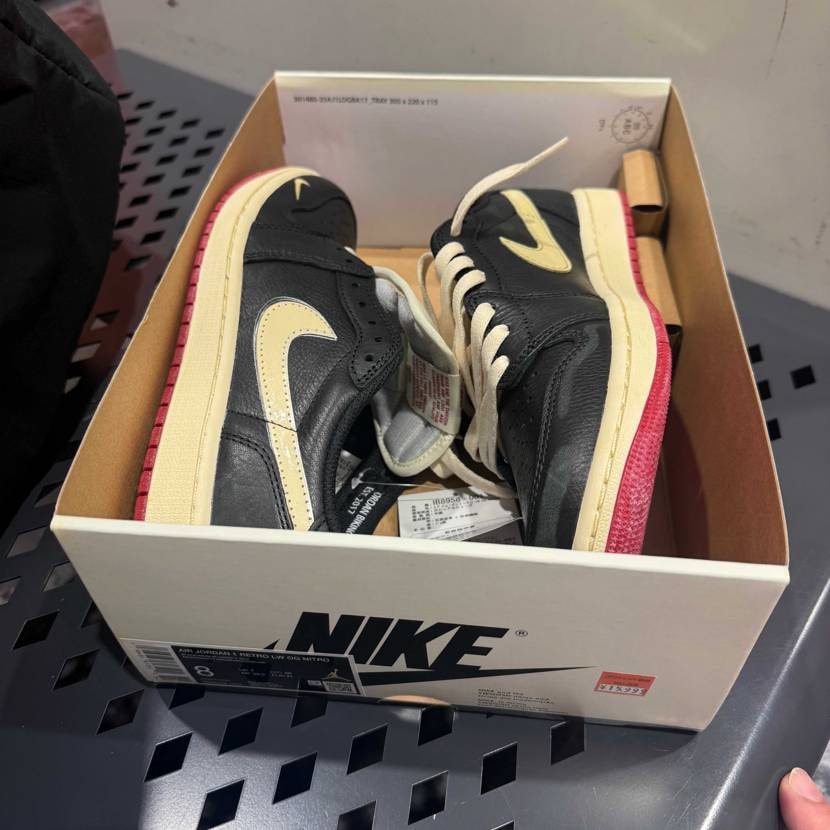 アウトレットにナイジェル箱切り26.0cmが15999円であったのでビックリ😭