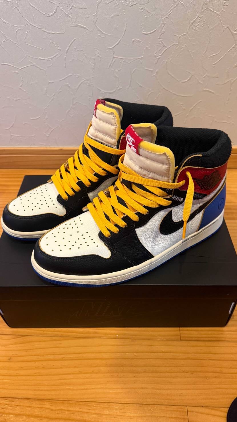 SNKRSから到着😆
シューレースはやっぱり黄色っしょ👍