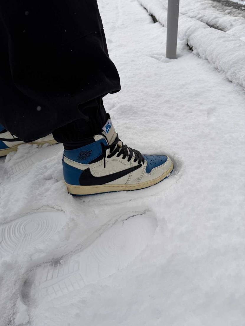 明けましておめでとうございます㊗️
東北に遊びに行ったらすごい雪でした❗️