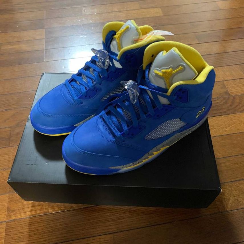 AJ5 LANEYを衝動買い✨シューレースは黄色の方が好みなので後で変えよう。#