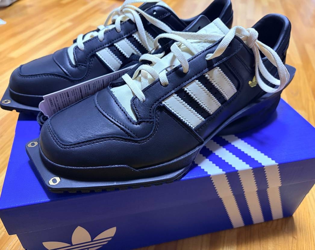 SNSで一目惚れして購入。
普段履いているスニーカーの同じサイズで問題ありませ