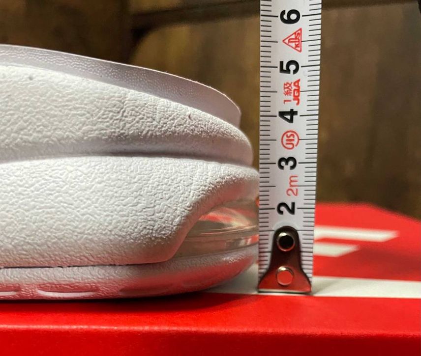 モアテンスライドのエアー迄の、ヒールの擦れ具合など気になる方が多いと思いますので