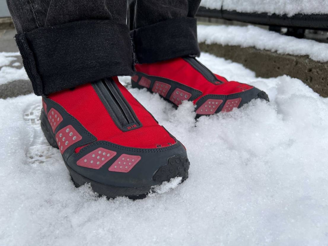 普段から雨天に使ってるけど、都内の雪程度ならSNDR GORE-TEXで十分いけ