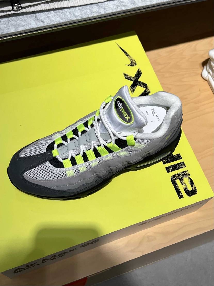 あったけど26cm最大…多分全国の直営店同時に出してたかと