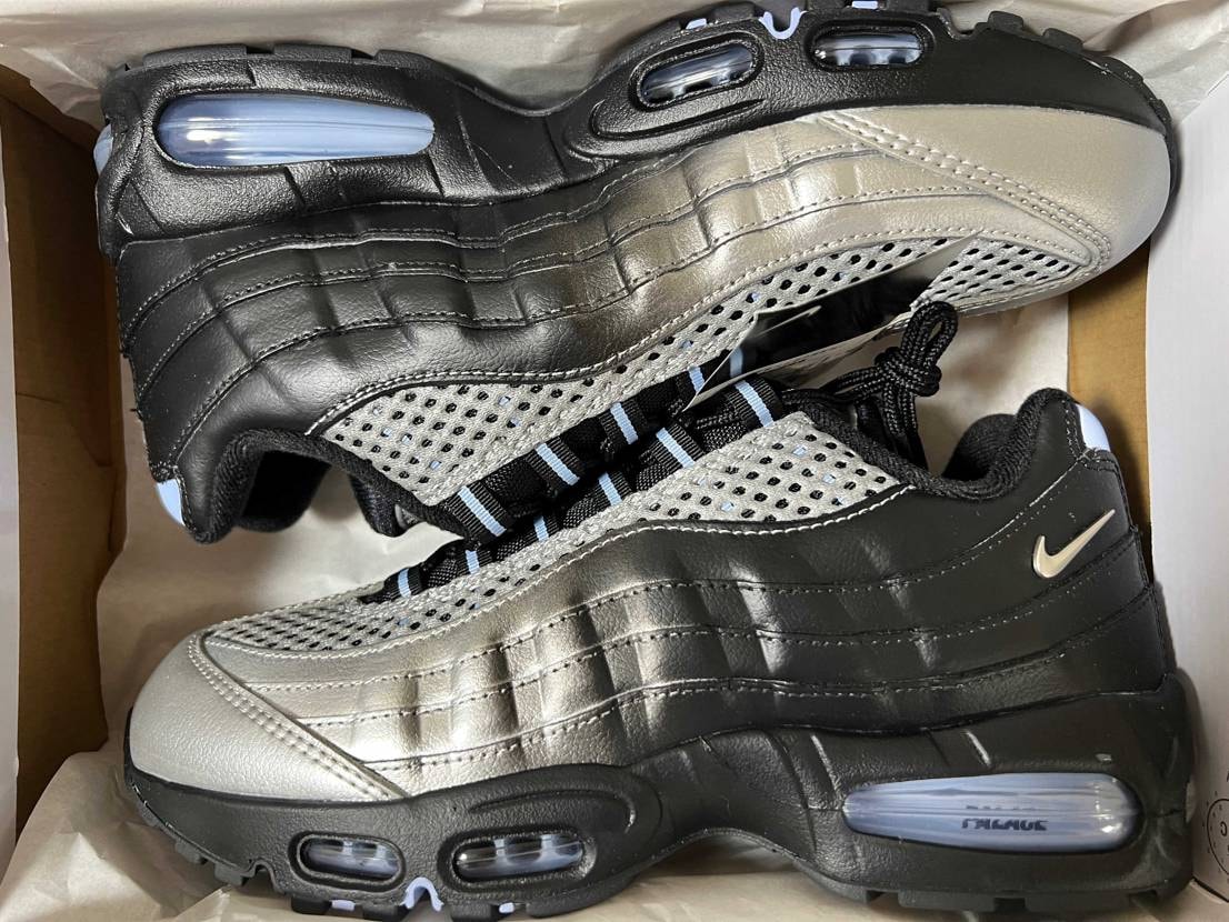 palaceオンライン購入分無事到着　実物の迫力感すご…
イエグラは結局買えな