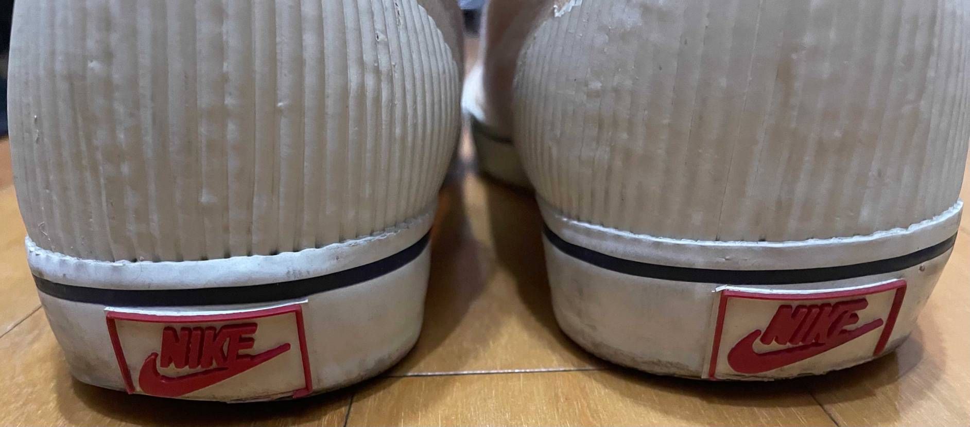 私が保管しているNIKEで年代が一番古いモノになります。
友人から譲り受けた一