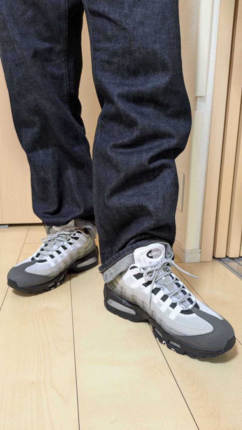 このグラナイトのグレーのグラデが洗練されてカッコイイですよね〜👍
シューレース