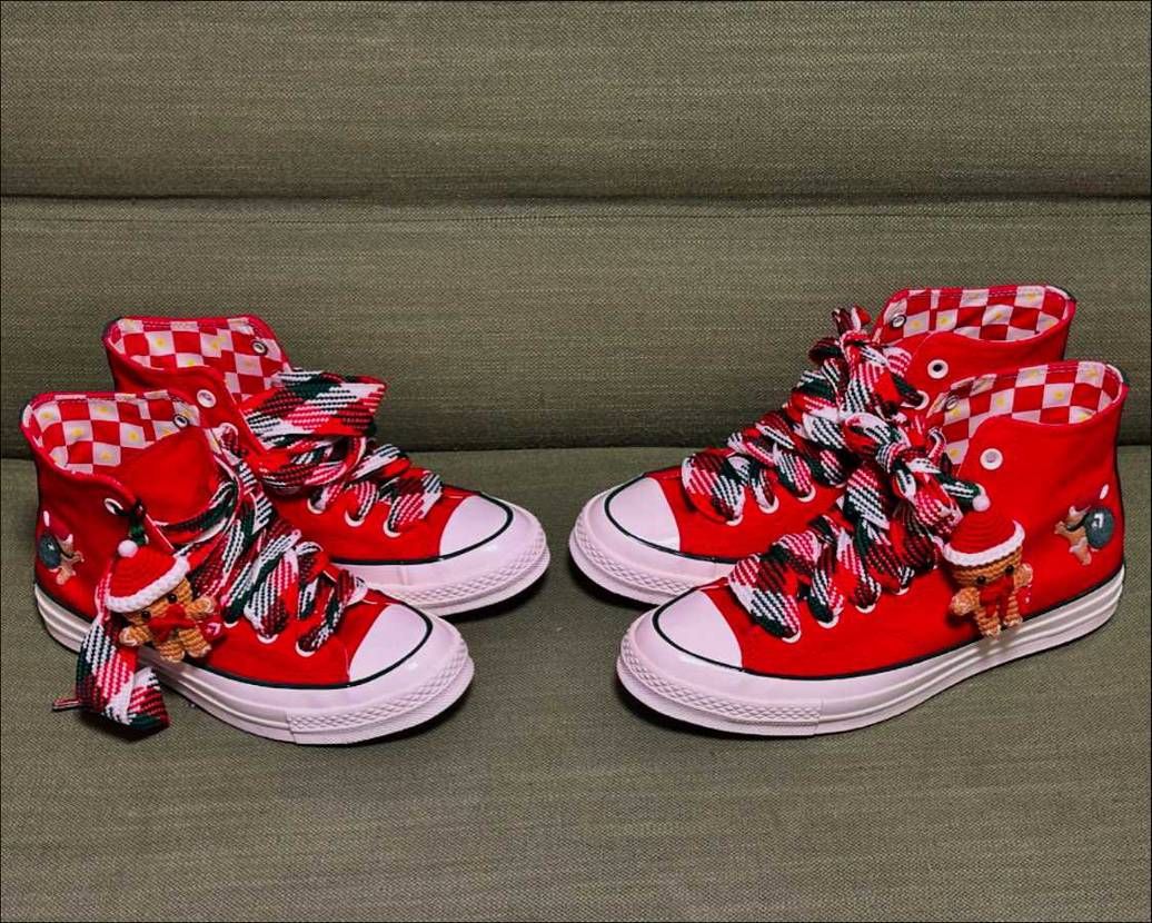 クリスマスにつき、CT70のクリスマスバージョンを夫婦で履きました👟