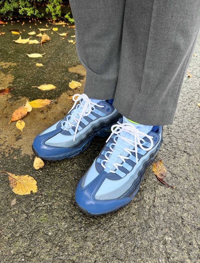 ジョーイ履き下ろしました👟
サイドパネルが硬めですがちゃんと曲がる分、硬い・痛