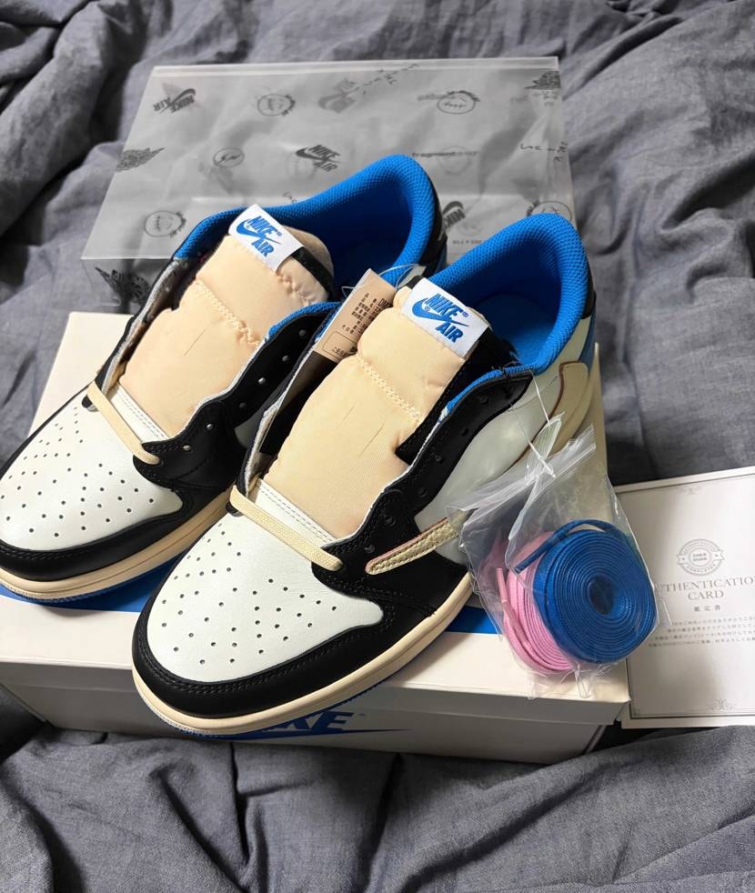 鑑定落ちから再度ゴッテムでやっと届いたー！
発売当時Tシャツだけ買えたのがやっ