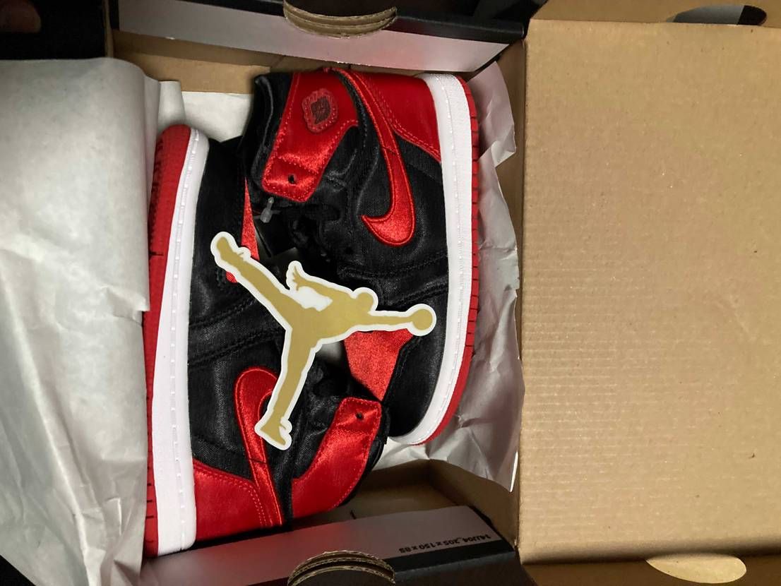 初めてベビージョーダンを購入したのですが、ジャンプマンステッ