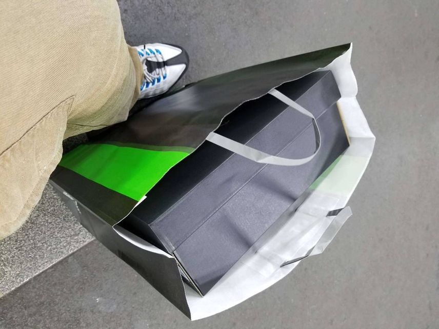ABCのGSさんで2足買うとこんなでかい袋に入れてくれます…
見切れてるのはM