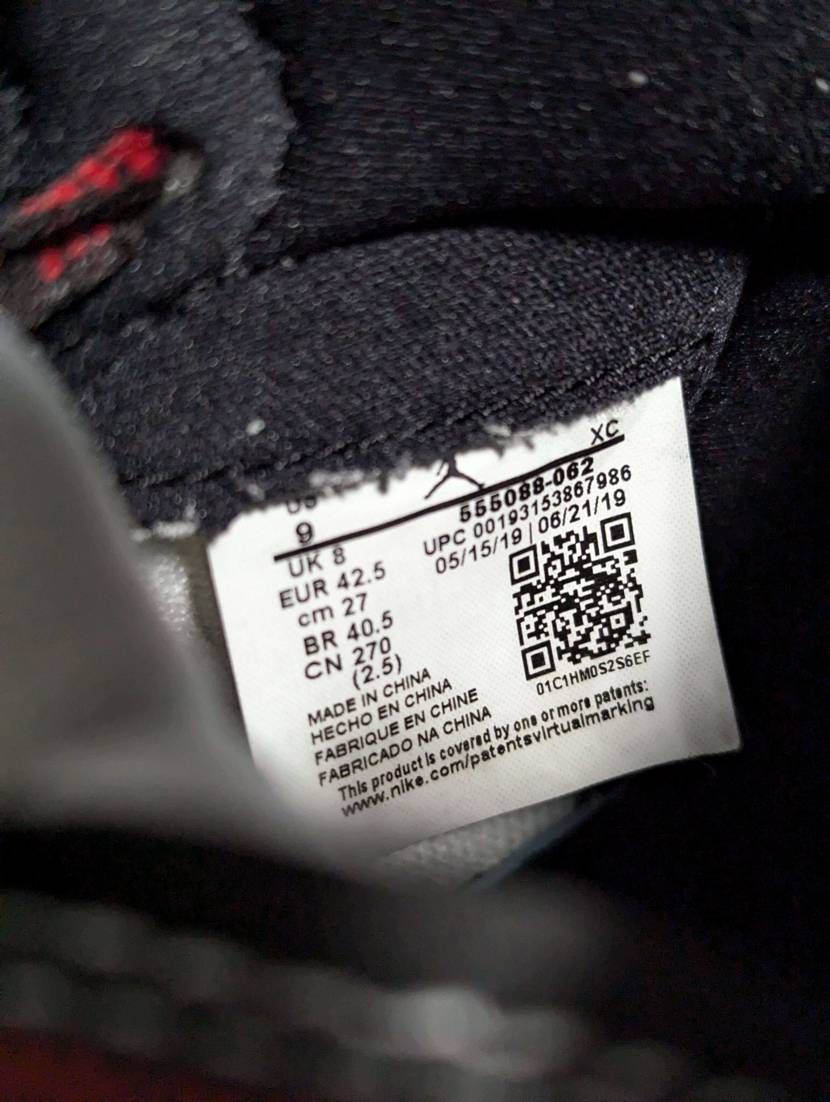 某フリマアプリで買ったエアジョーダン1"blood line