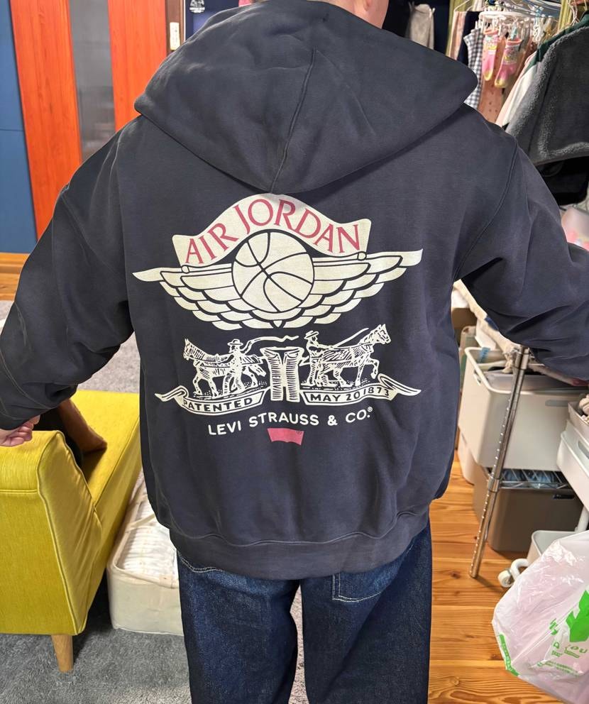 ようやく来ました
サイズSで着た感じのサイズ感は
UNIQLOパーカーのLみ