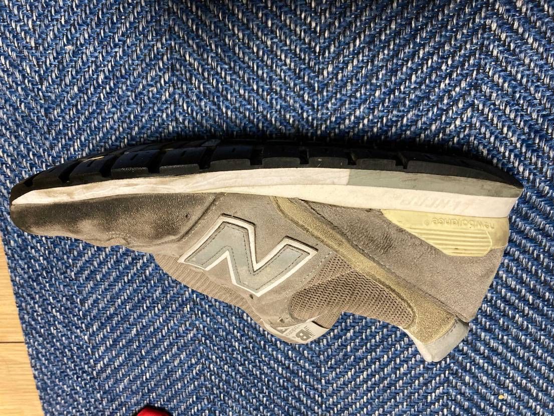 知人にNew Balance996を頂いたんですが所々汚れが酷いです。スエードな