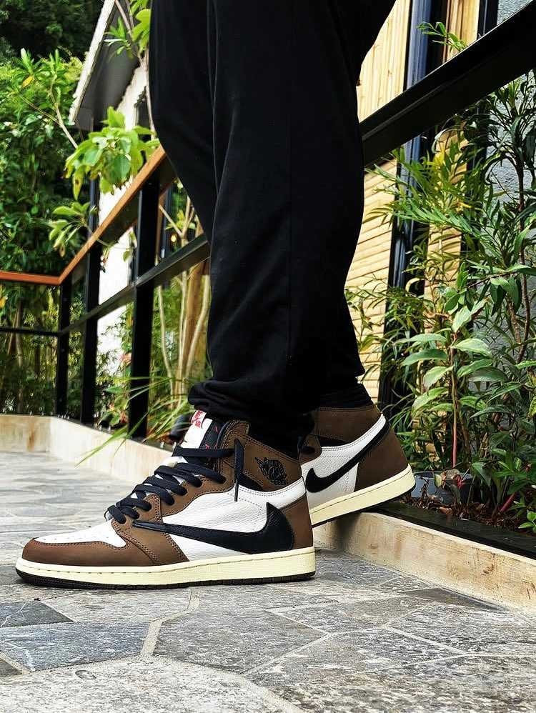 Travis Scott × Nike Air Jordan 1 "Sail/D