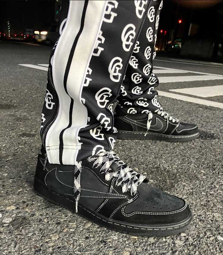 Travis Scott × Nike Air Jordan 1  "Black