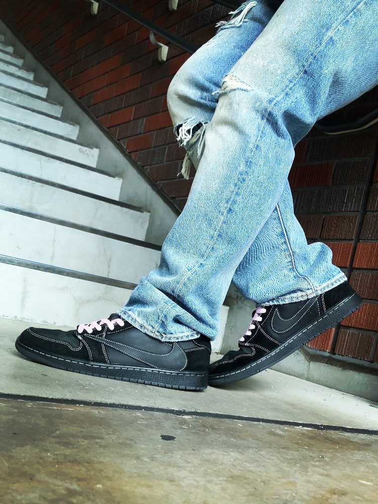 Travis Scott × Nike Air Jordan 1 "Black 