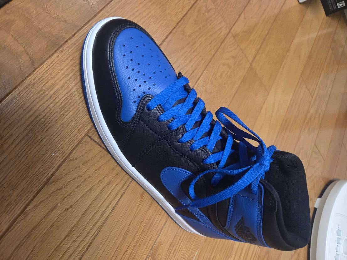 NIKEのスニーカーに使われているような質感で、よく伸びる靴紐を探しています！長