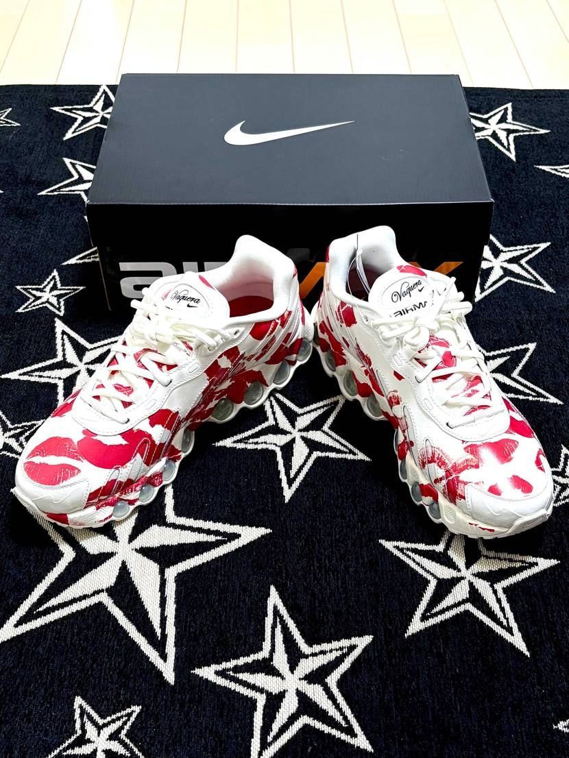 キスマークのデザインが自分にはぶっ刺さったので発売前から狙っていた1足だったので