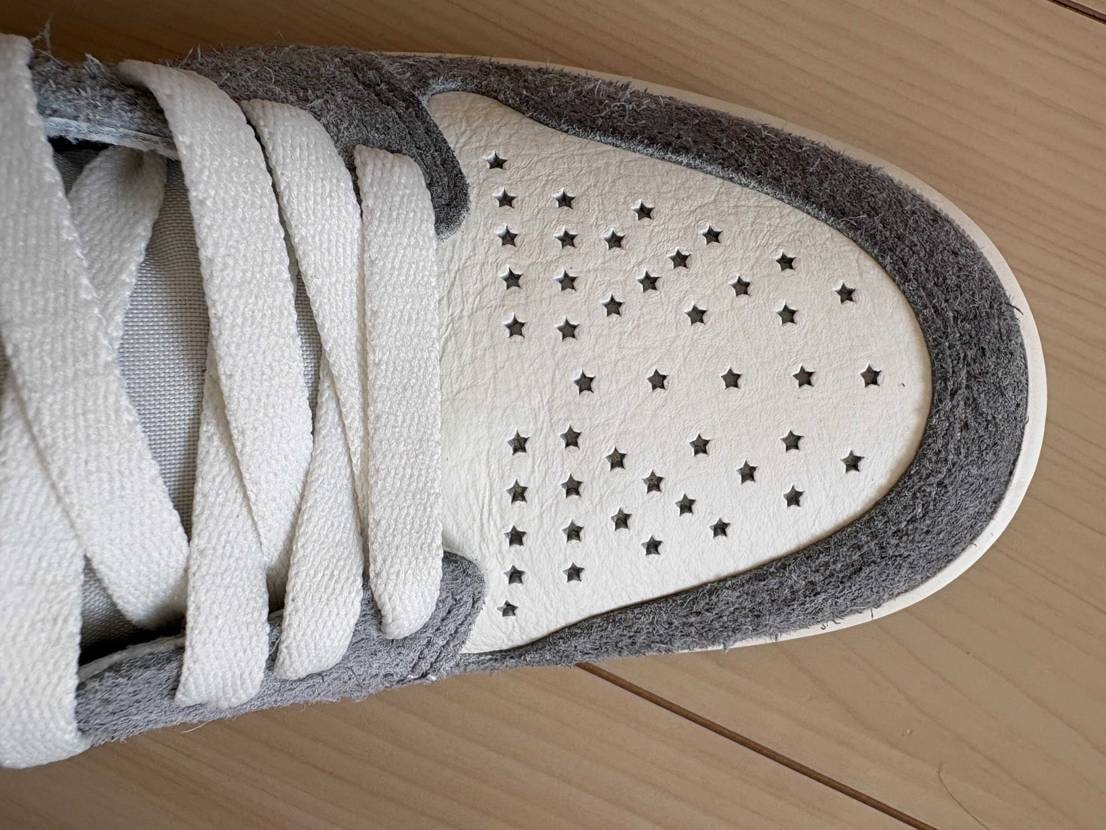 発売前から楽しみにしていた1足で絶対に欲しいと思い構えてたのですが・・・全然人気