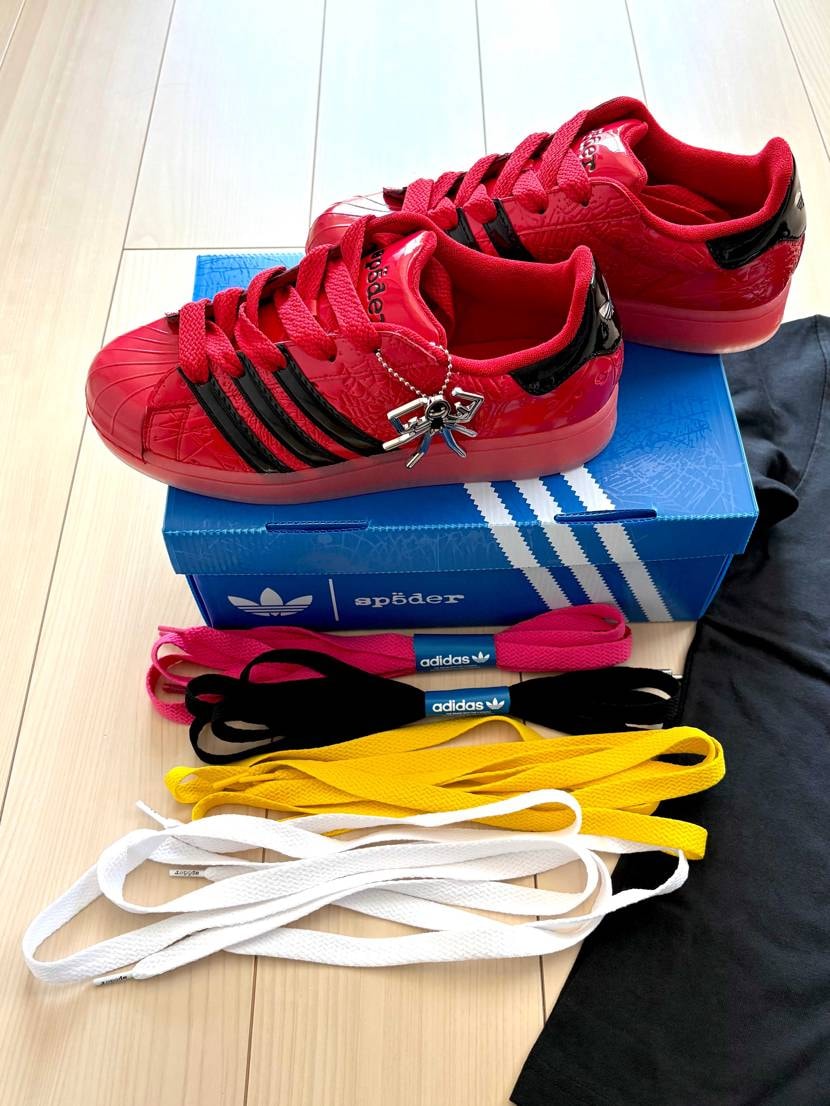 カラーリングとデザインが気に入りました。蜘蛛の巣デザインが好きなのとヤングサグと