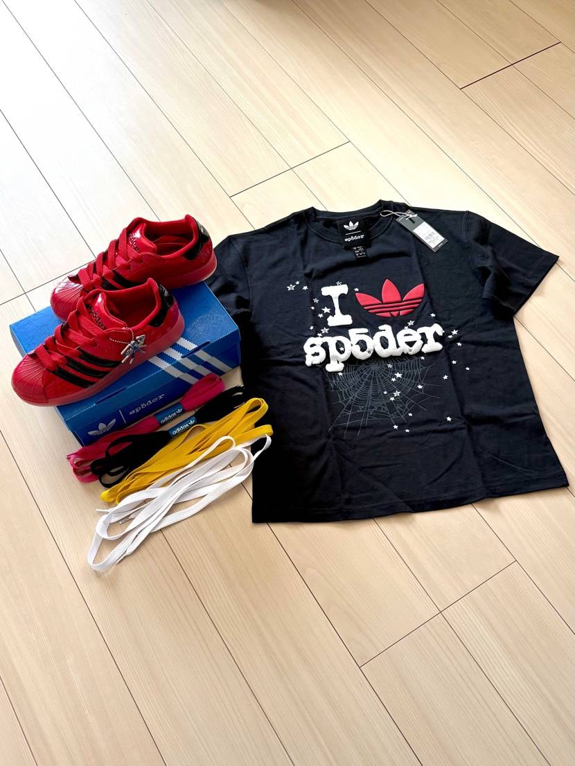 カラーリングとデザインが気に入りました。蜘蛛の巣デザインが好