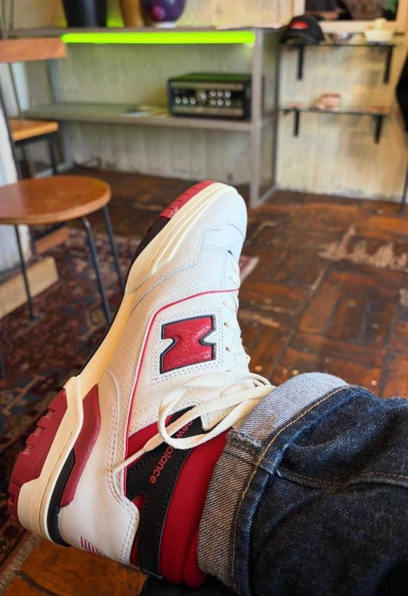 久しぶりにNB購入。
レトロ系なのも良いね♪履き心地も悪くない👍