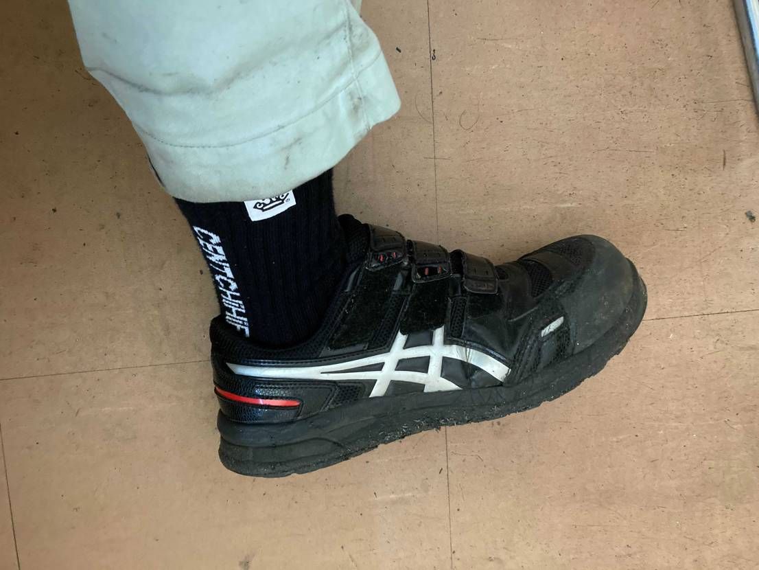 今日は休日出勤(*´Д｀*)機械の保全作業を1人でこなします‼️そんな私の安全靴