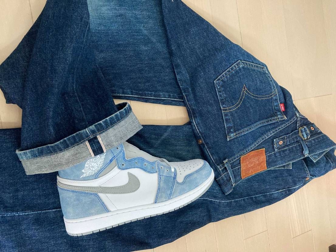 ハイパーロイヤルに太めのデニム合わせたらどうかなぁー？って暇