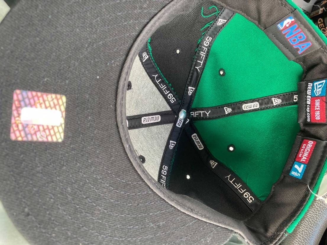 とある古着屋に200円で投げ売りされてました！
お、NEWERAあるやん！お、